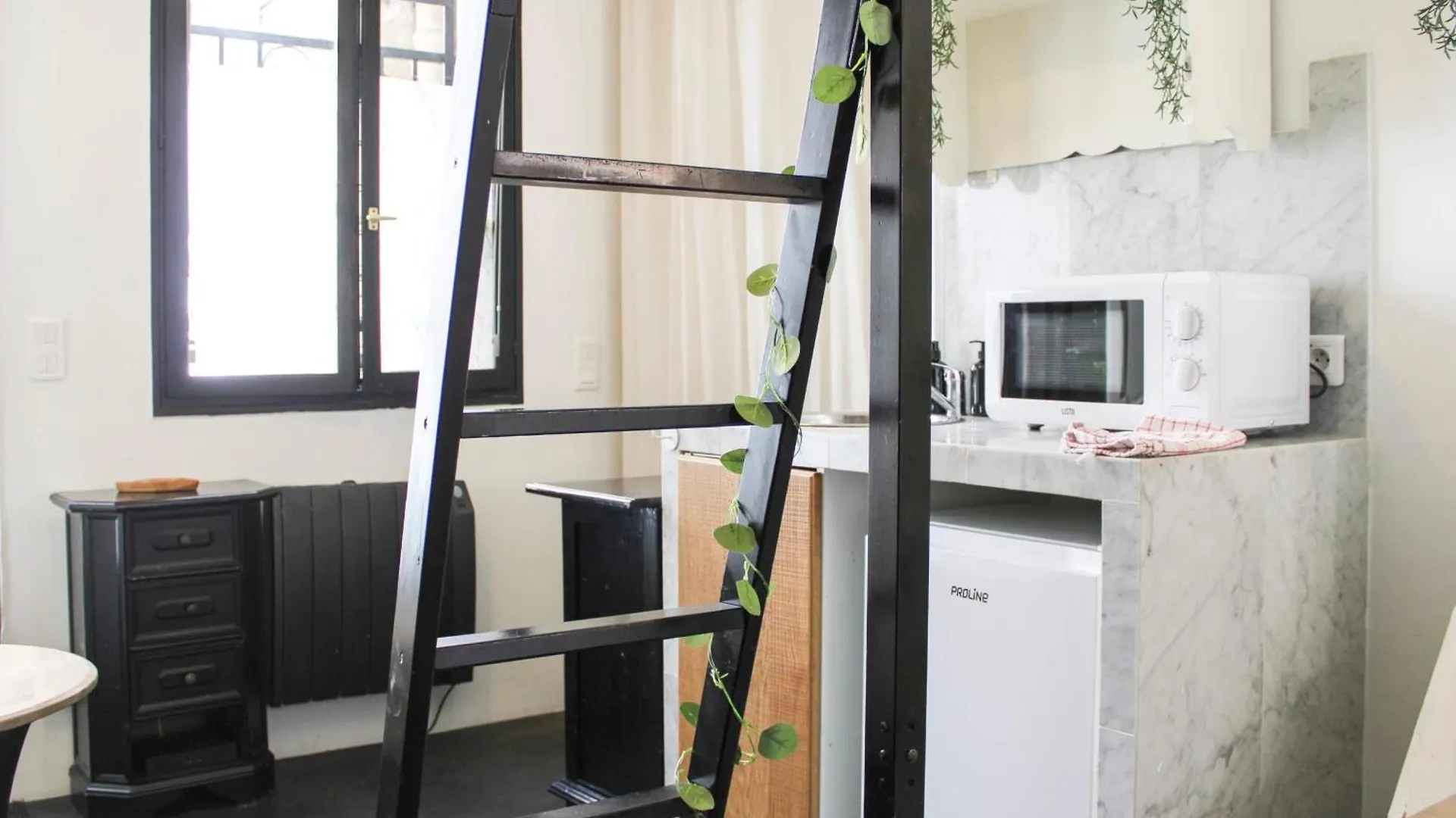 Apartment Beautiful Parisian Studio Near Palais Garnier France