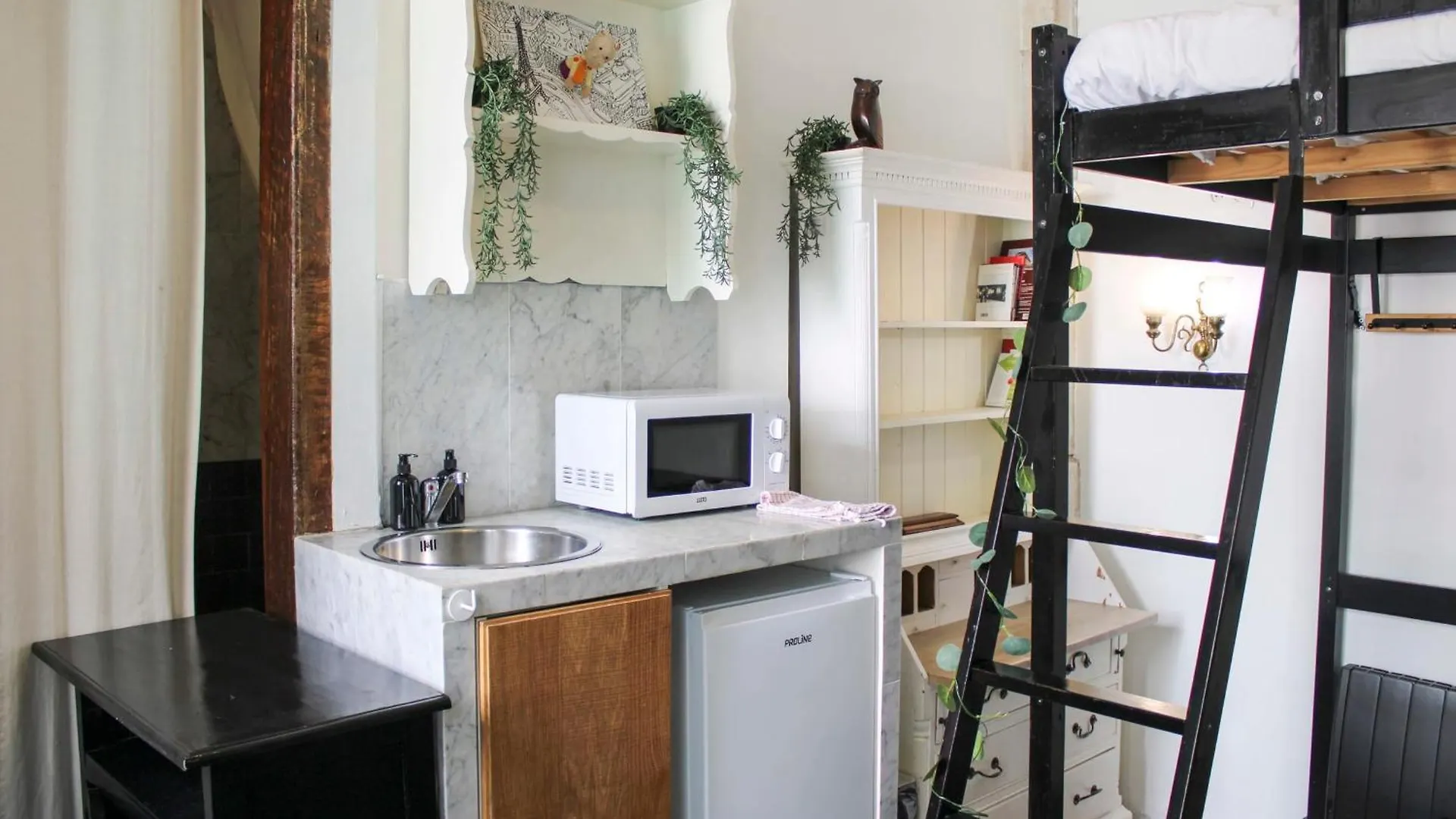Beautiful Parisian Studio Near Palais Garnier Paris
